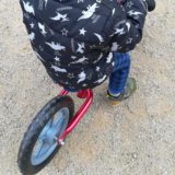 自転車に乗る子ども