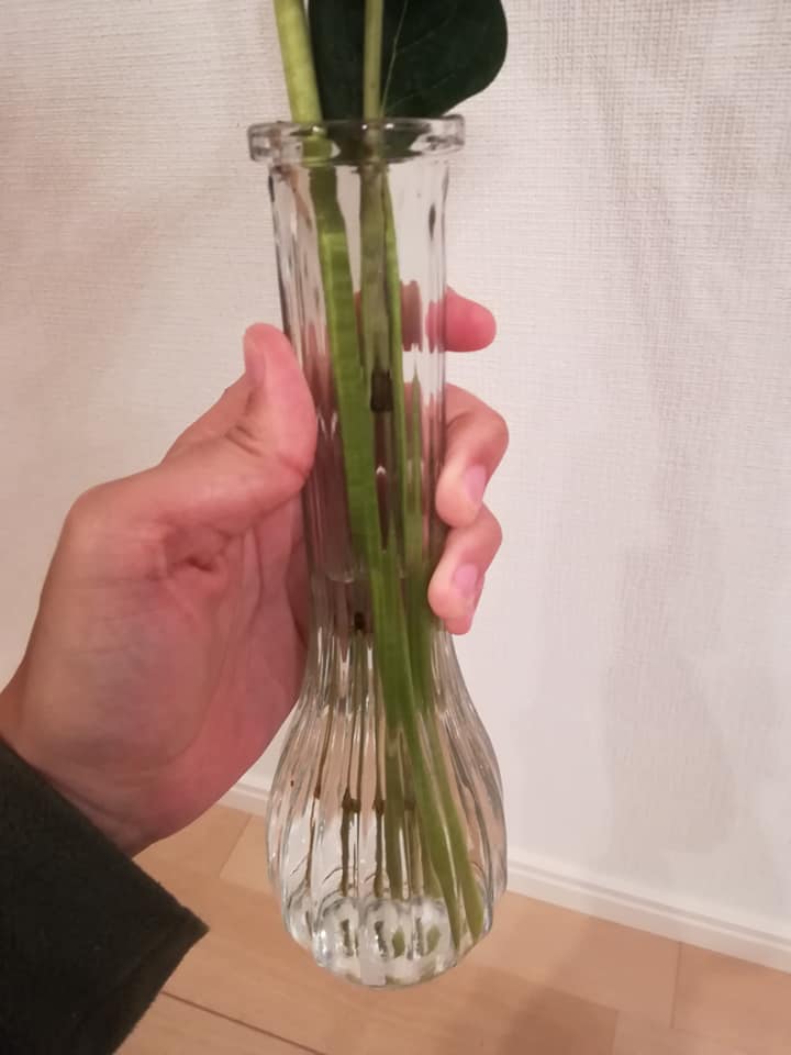 細長い花瓶