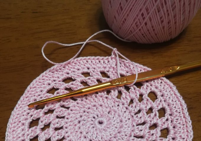 ピンクのレース編み