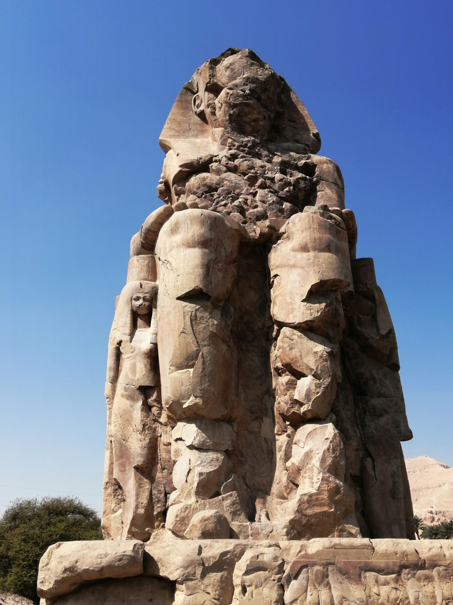 メムノンの巨像