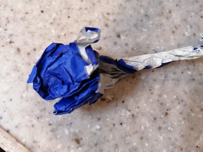折り紙の青いバラ